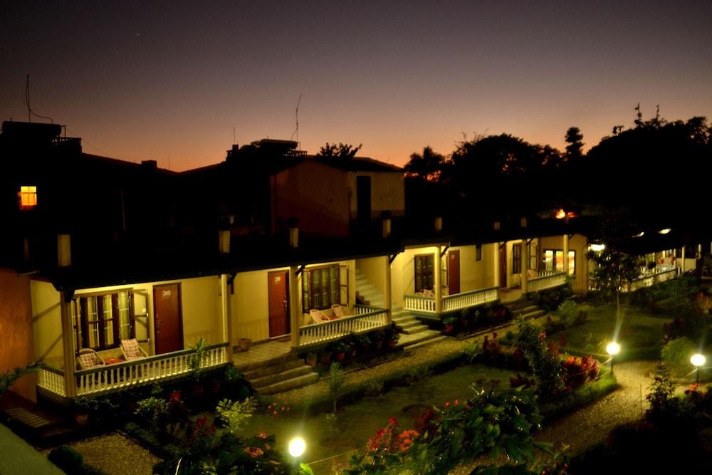 Chitwan Village Resort Sauraha Eksteriør bilde