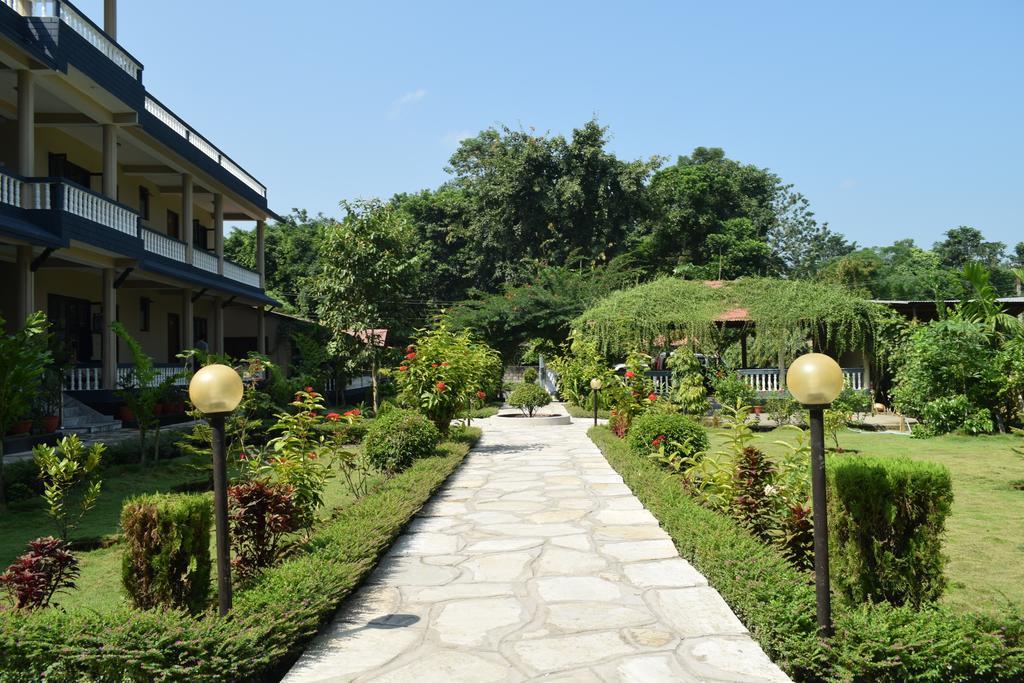 Chitwan Village Resort Sauraha Eksteriør bilde