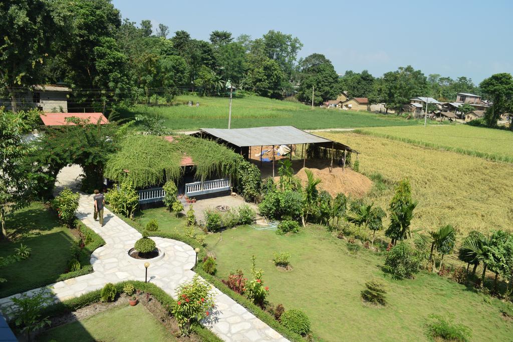 Chitwan Village Resort Sauraha Eksteriør bilde