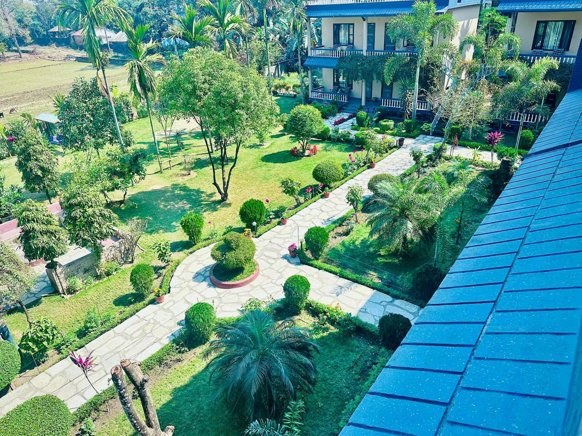 Chitwan Village Resort Sauraha Eksteriør bilde