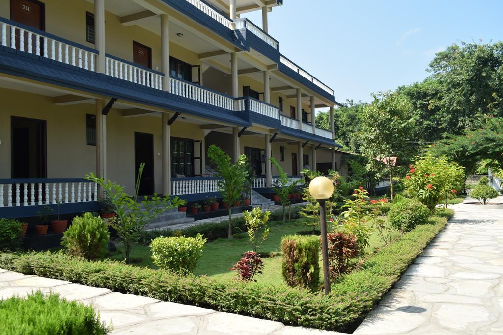 Chitwan Village Resort Sauraha Eksteriør bilde