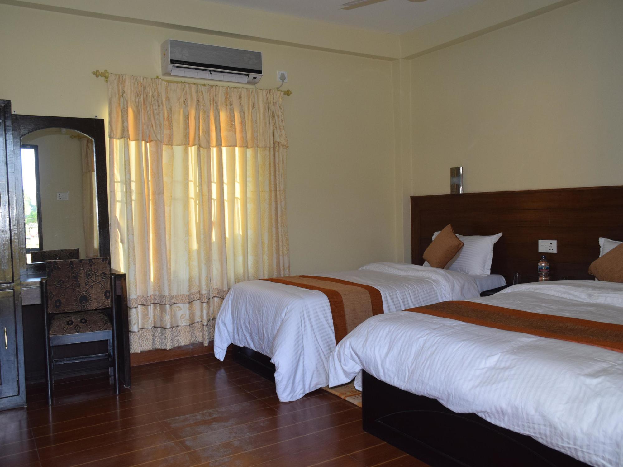Chitwan Village Resort Sauraha Eksteriør bilde