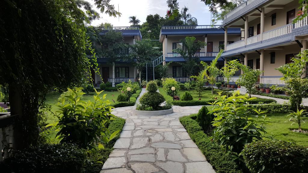 Chitwan Village Resort Sauraha Eksteriør bilde