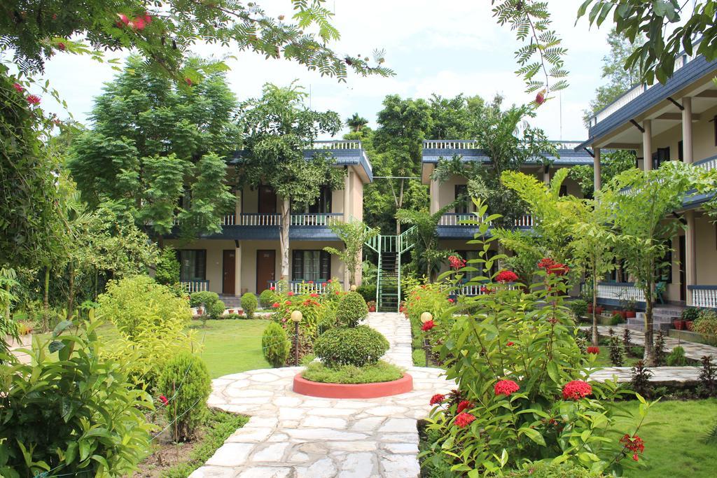 Chitwan Village Resort Sauraha Eksteriør bilde