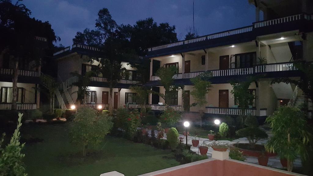 Chitwan Village Resort Sauraha Eksteriør bilde