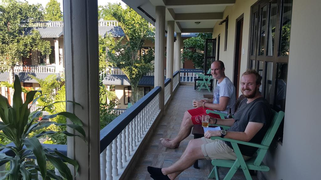 Chitwan Village Resort Sauraha Eksteriør bilde