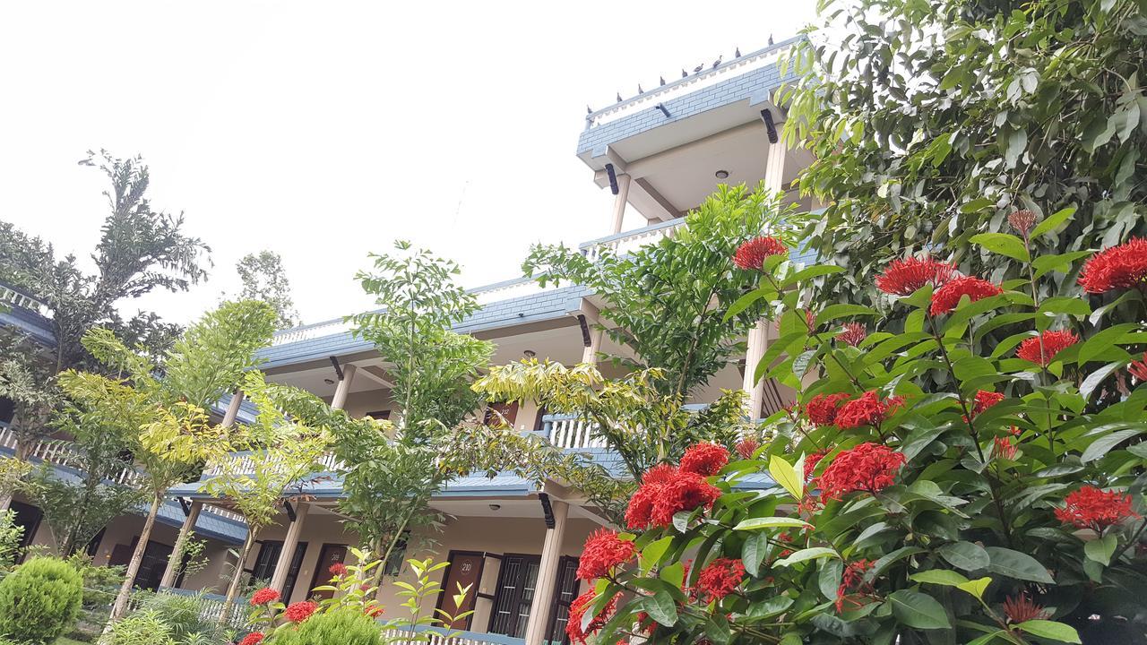 Chitwan Village Resort Sauraha Eksteriør bilde