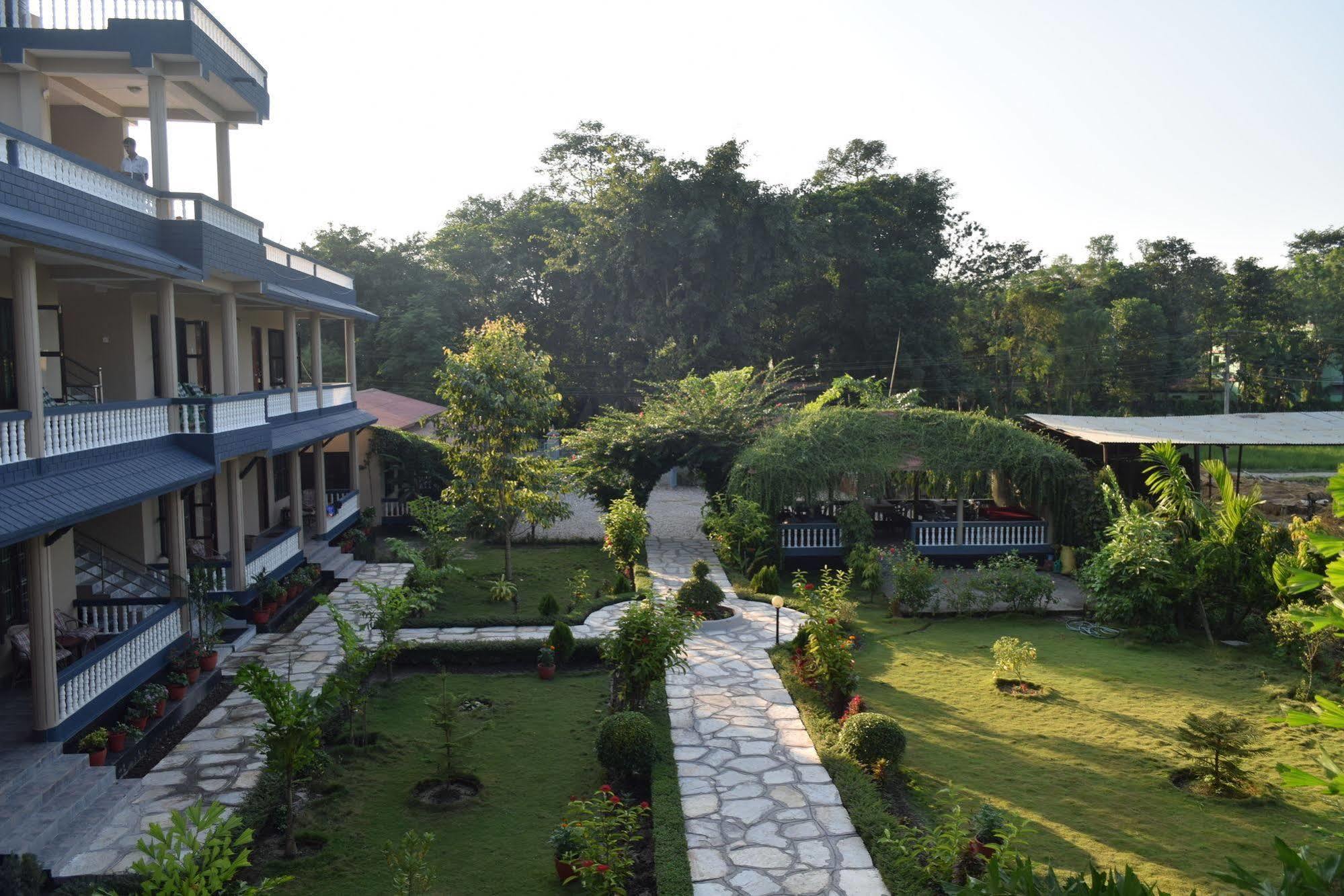 Chitwan Village Resort Sauraha Eksteriør bilde