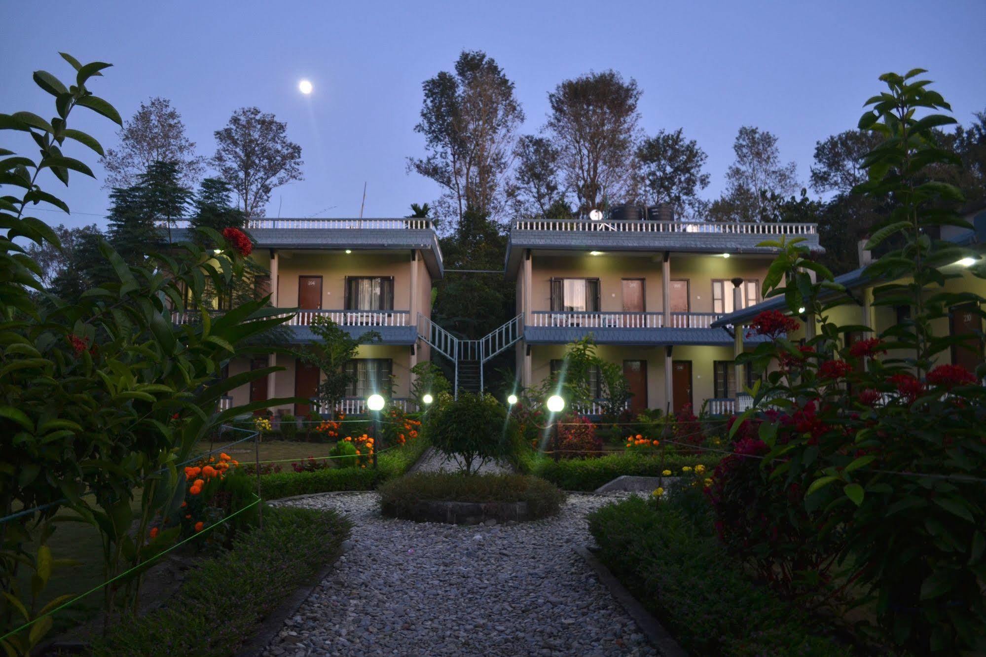 Chitwan Village Resort Sauraha Eksteriør bilde