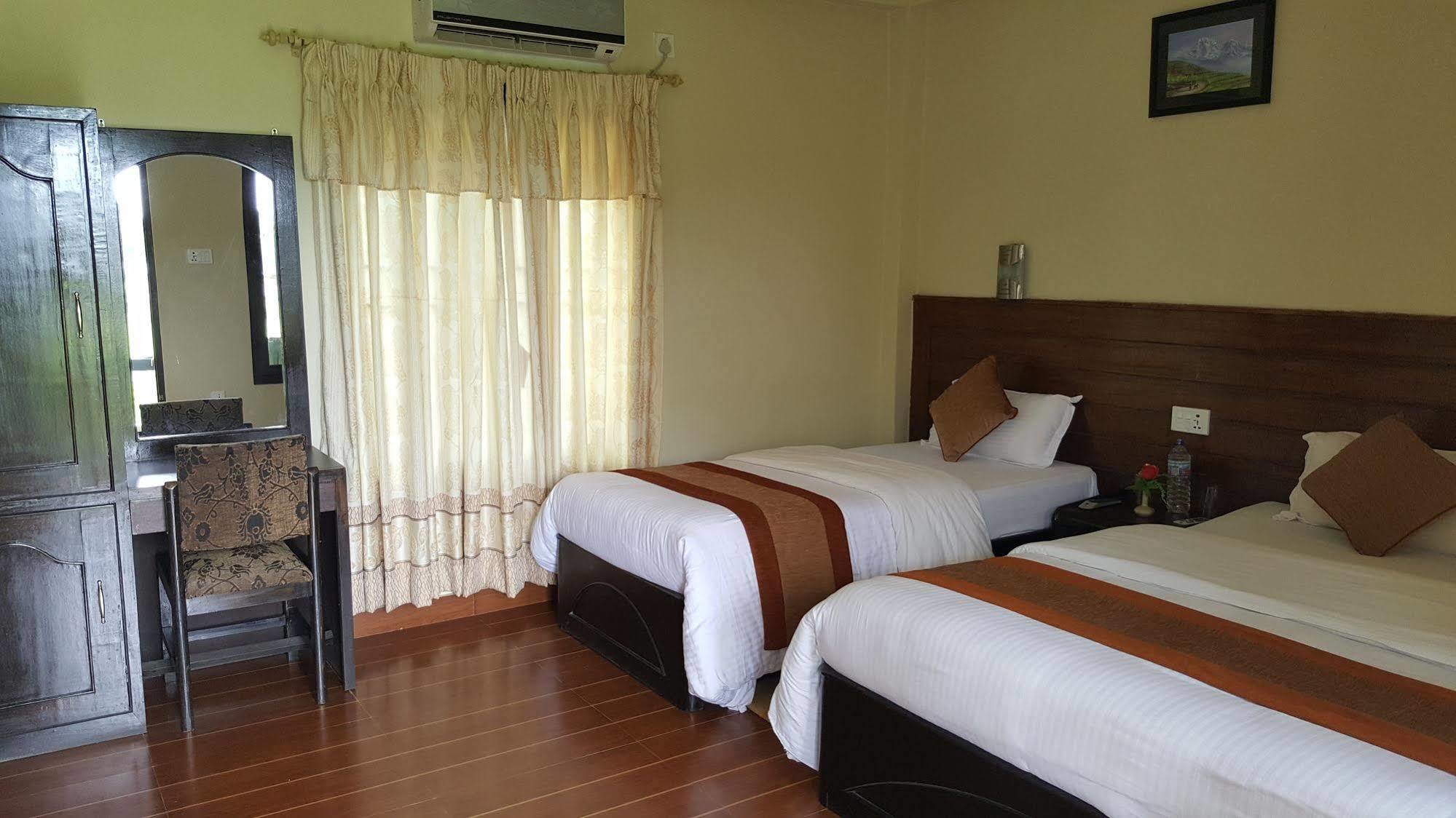 Chitwan Village Resort Sauraha Eksteriør bilde