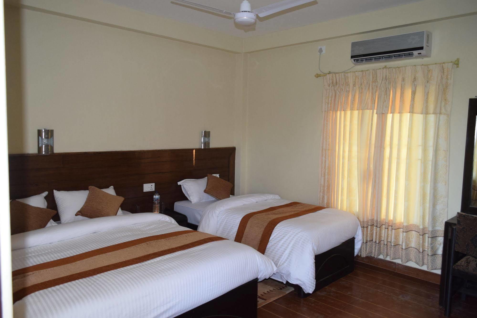 Chitwan Village Resort Sauraha Eksteriør bilde