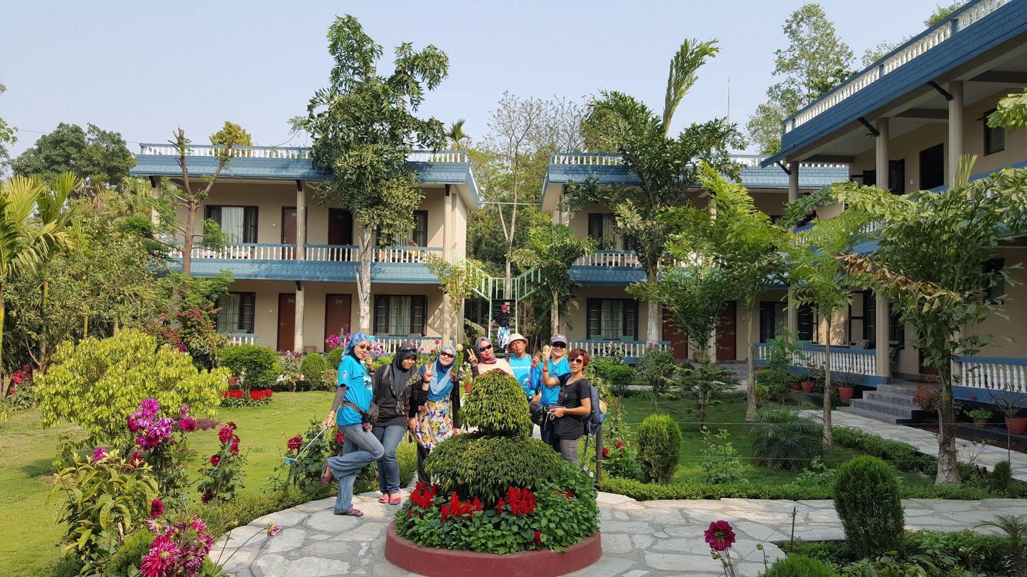 Chitwan Village Resort Sauraha Eksteriør bilde