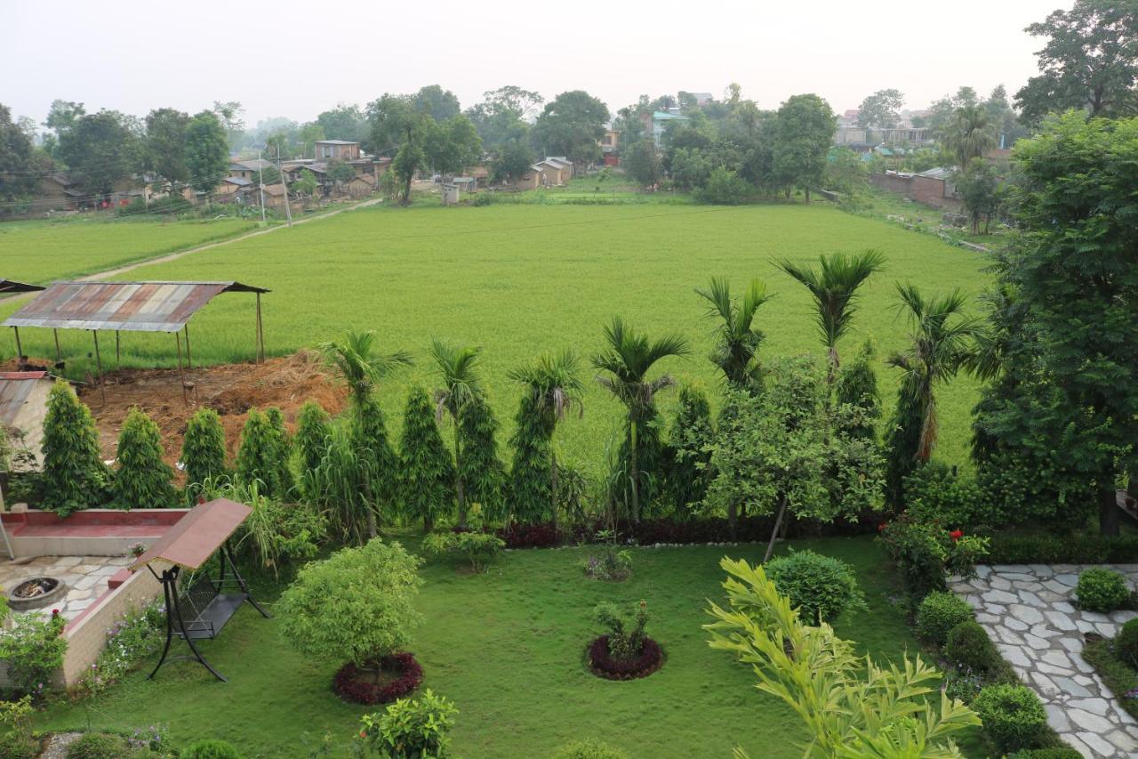 Chitwan Village Resort Sauraha Eksteriør bilde