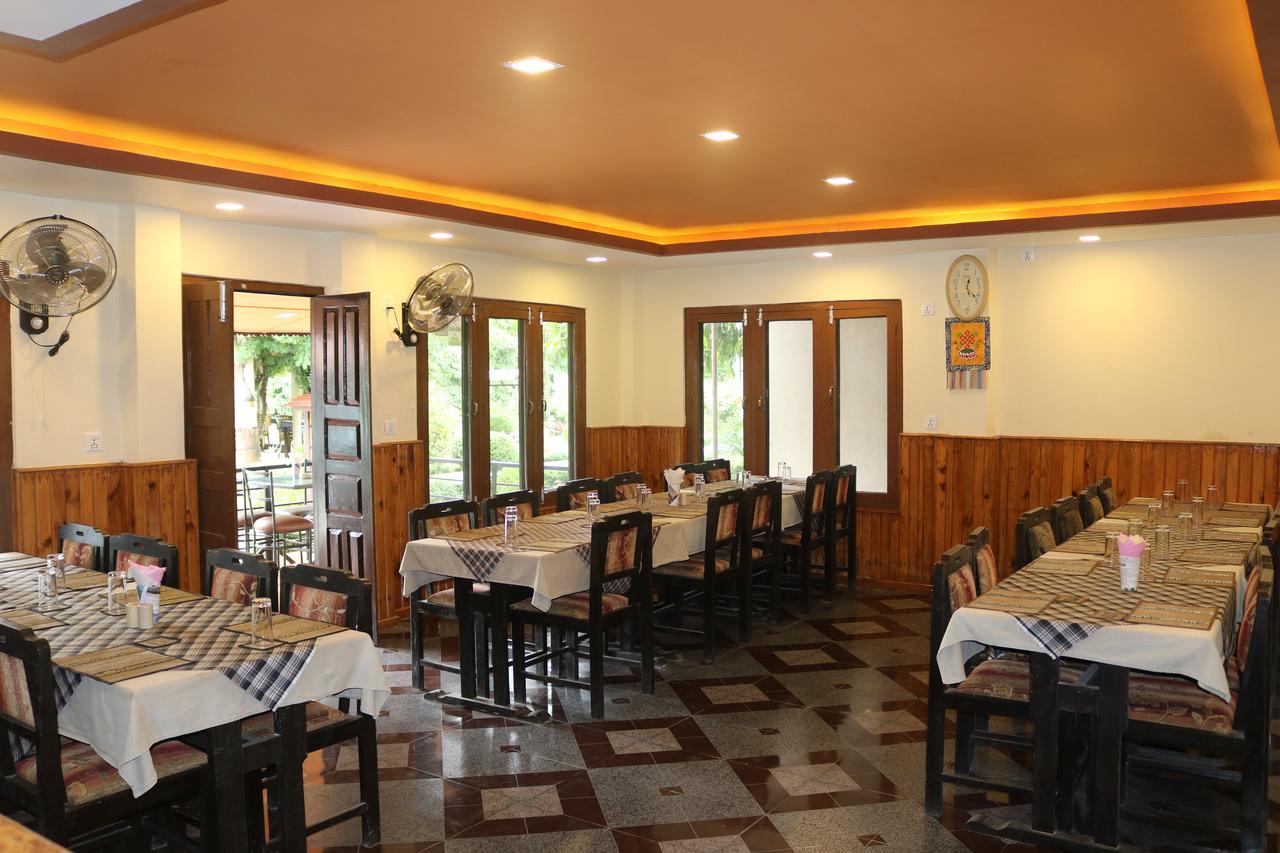 Chitwan Village Resort Sauraha Eksteriør bilde