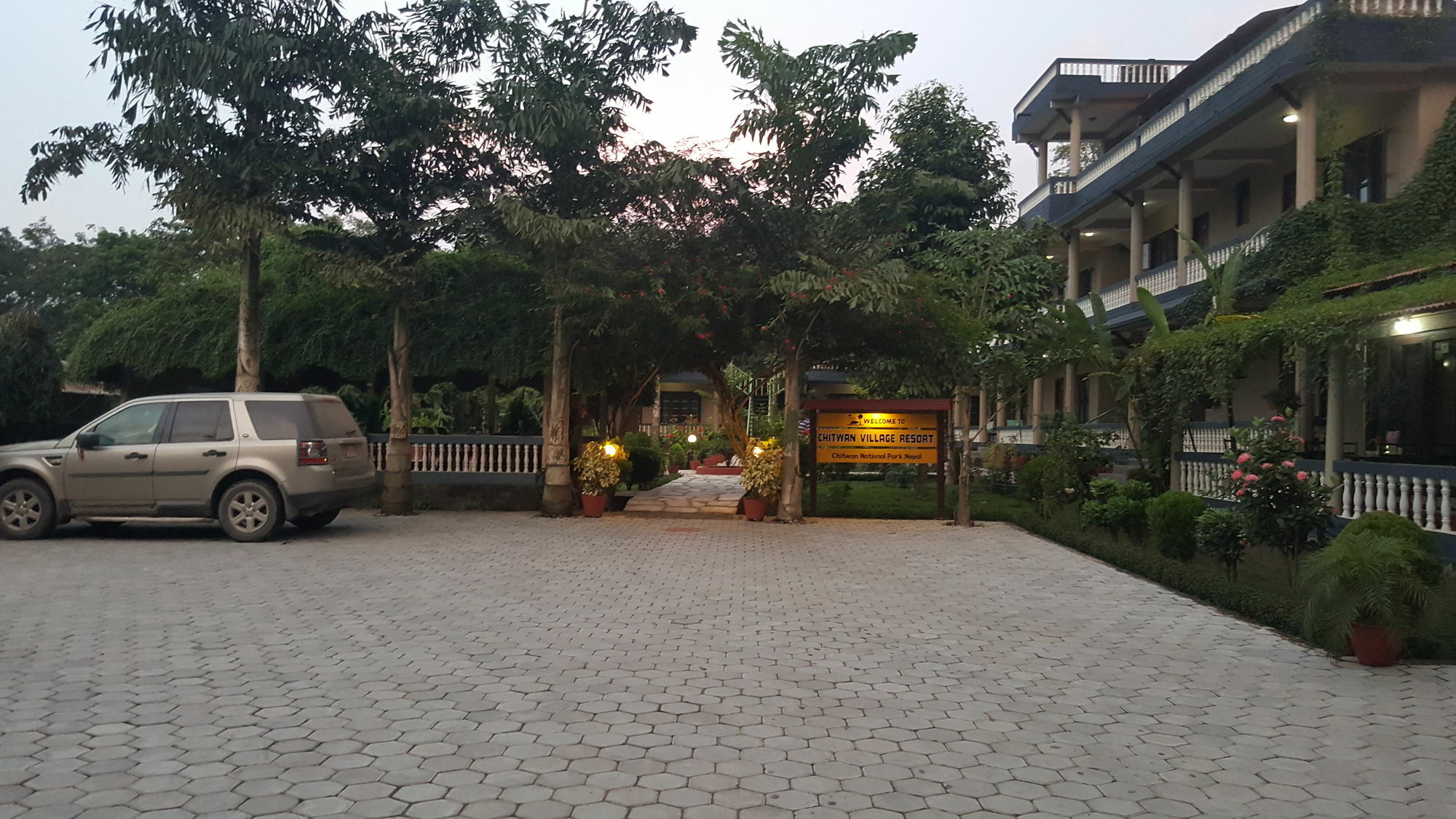 Chitwan Village Resort Sauraha Eksteriør bilde